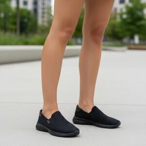 Fila Women’s Black Slip-On Sneakers Size 7 NWT